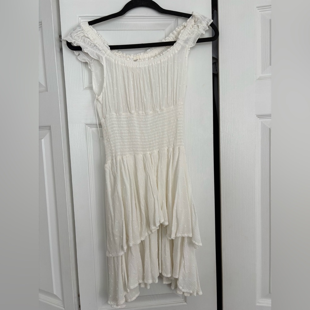 Elegant White Sleeveless Dress